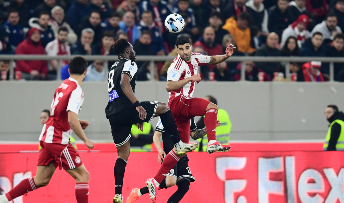 Super League: «Αλληλοεξοντώθηκαν» Ολυμπιακός και ΠΑΟΚ και έμειναν στο 0-0