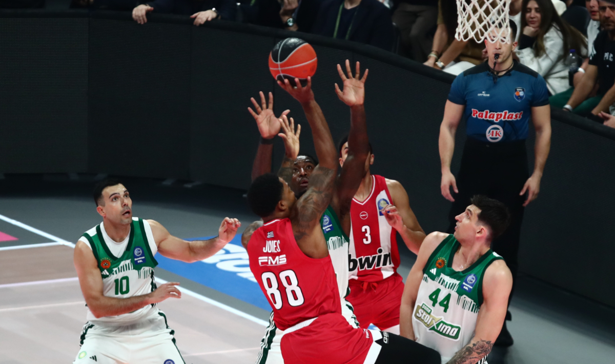 Basket League: Νικηφόρο πέρασμα του Ολυμπιακού από το ΟΑΚΑ, 101-94 σε ένα επεισοδιακό ντέρμπι