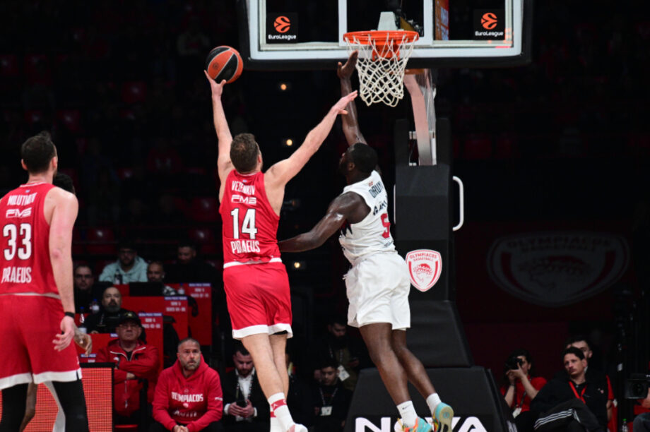 Ολυμπιακός Μπάσκετ Βεζένκοφ πλάτη