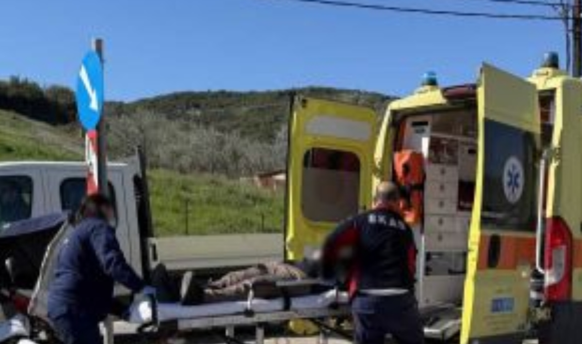 Τροχαίο με μηχανάκι στη Λαμία – Στο νοσοκομείο ο νεαρός δικυκλιστής (φωτογραφίες)