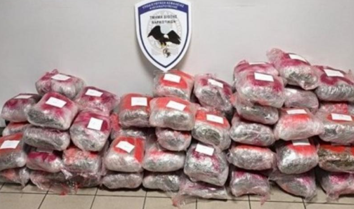 Χειροπέδες σε 42χρονο στη Θεσσαλονίκη – Φόρτωσε στο ΙΧ του σάκους με πάνω από 61 κιλά κάνναβη