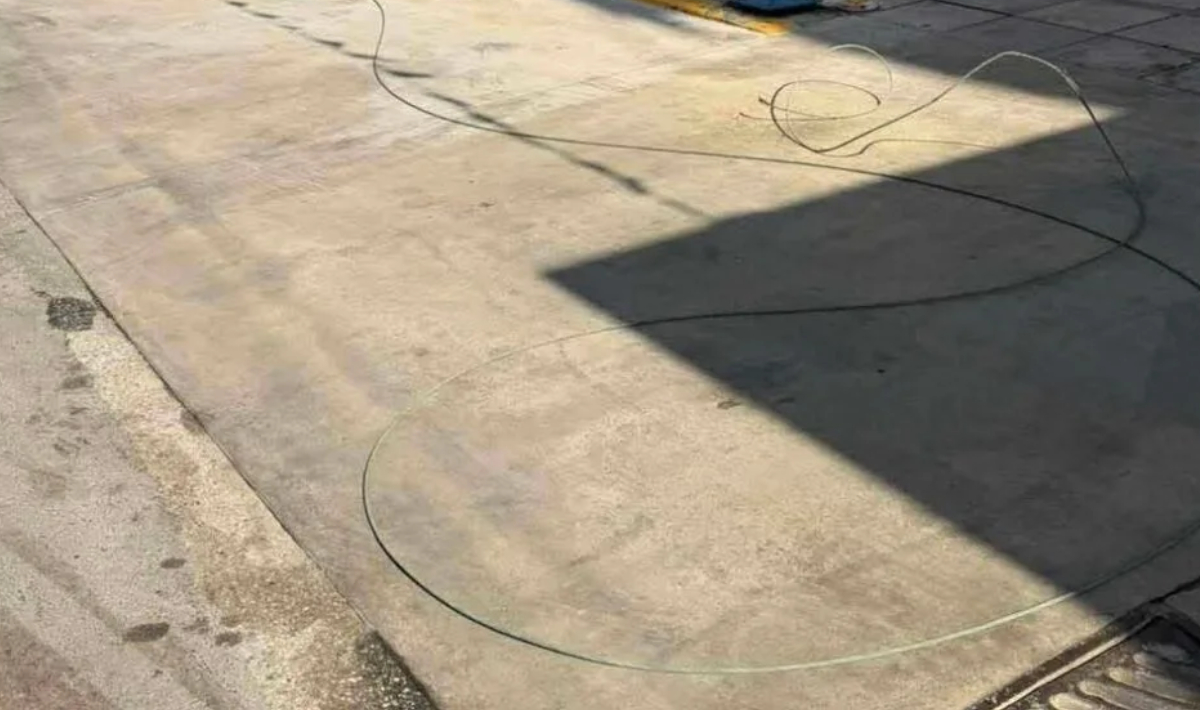 Καλώδιο κόπηκε από κολόνα και έπεσε σε βενζινάδικο στη Θεσσαλονίκη: «Θα μπορούσε να γίνει έκρηξη, να ανατιναχθεί το τετράγωνο» (φωτο)