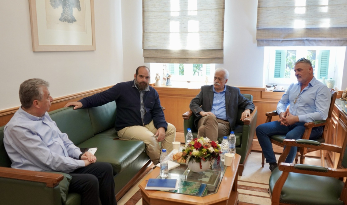 Συνάντηση Σταύρου Αρναουτάκη με τον Δήμαρχο Αποκορώνου Χαράλαμπο Κουκιανάκη για τα αναπτυξιακά έργα της περιοχής