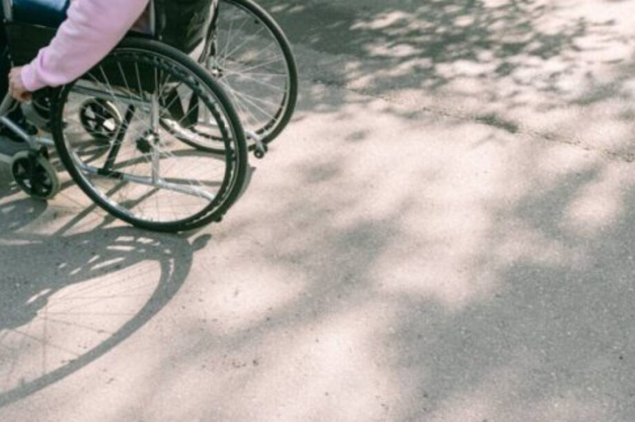 αναπηρικό αμαξίδιο ΑΜΕΑ