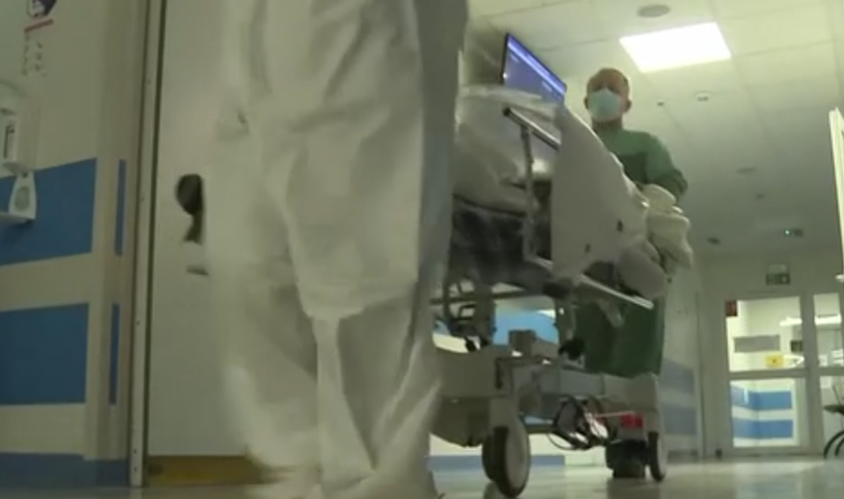 Άγριος ξυλοδαρμός 24χρονης: «Δεν ξέρει κανείς τίποτα, θέλω να μιλήσει όποιος ξέρει κάτι» λέει η αδερφή της (βίντεο)