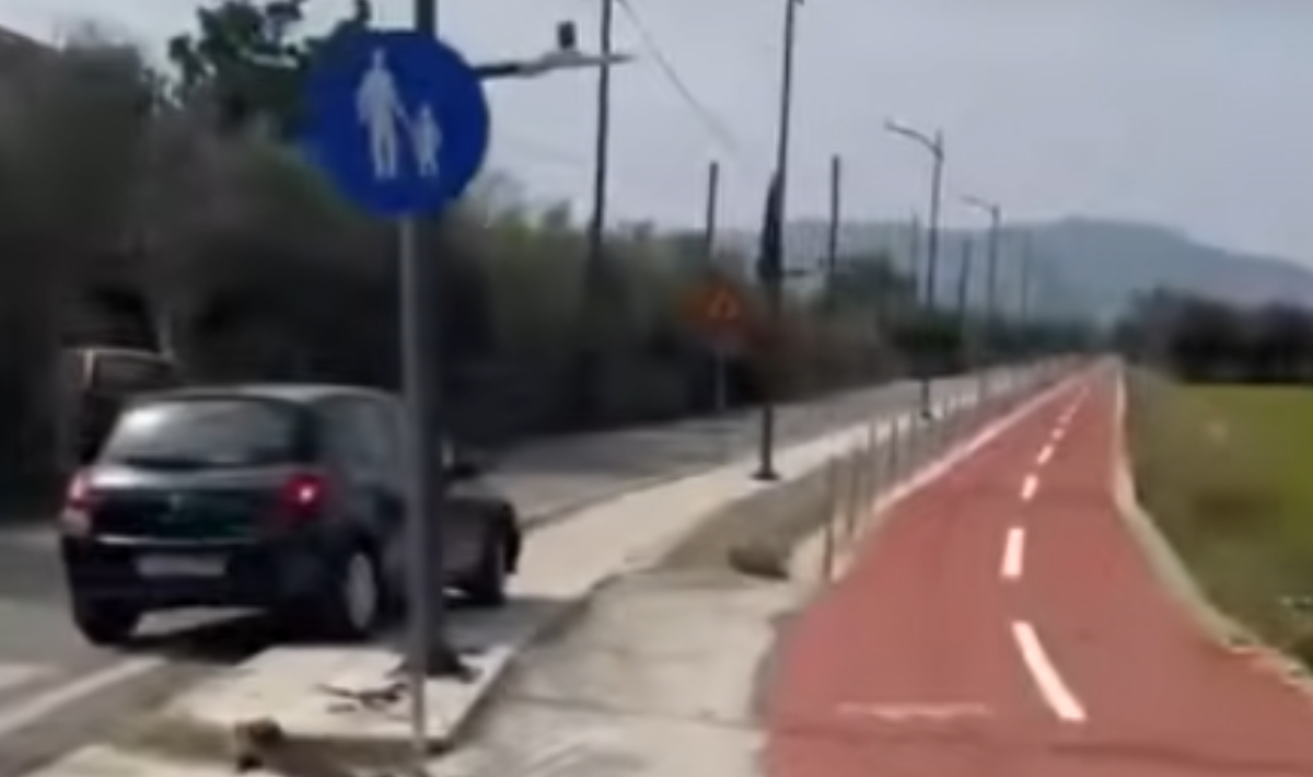 Σοβαρό τροχαίο στο Αγρίνιο: Εκσφενδονίστηκε σε χωράφι ο οδηγός του δίκυκλου (βίντεο)