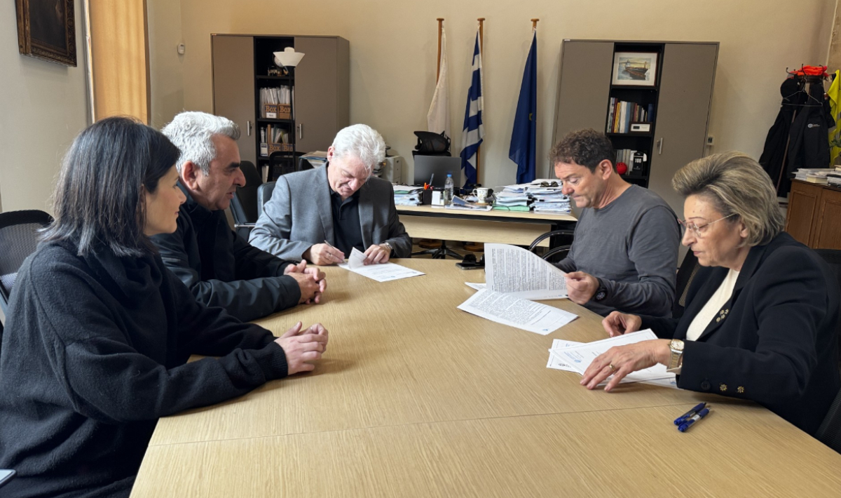 Τη μελέτη προστασίας του οικισμού των Βουτών υπέγραψε ο Δήμαρχος Ηρακλείου Αλέξης Καλοκαιρινός