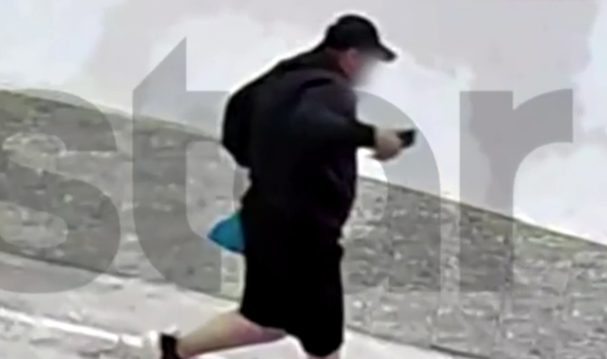 Βίντεο ντοκουμέντο: Η στιγμή που ηλικιωμένη πέφτει θύμα κλοπής στο Πέραμα