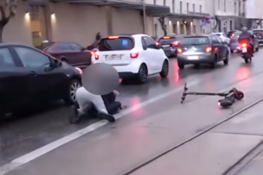 Πάτρα: Ατύχημα νεαρών με δικάβαλο ηλεκτρικό πατίνι σε... απευθείας μετάδοση (βίντεο)