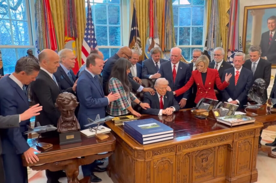 Προσευχή στον Λευκό Οίκο για... επιτυχία των ΗΠΑ στον πόλεμο με το Ιράν!