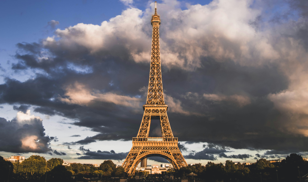 Γαλλία: Βγαίνει «στο σφυρί» κομμάτι από τον Πύργο του Άιφελ!