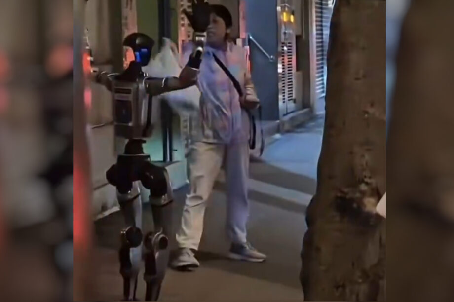 Ρομπότ ακολουθούσε γυναίκα χωρίς εκείνη να το θέλει και... συνελήφθη! (βίντεο)