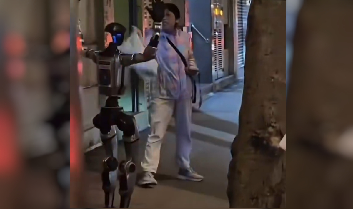 Ρομπότ ακολουθούσε γυναίκα χωρίς εκείνη να το θέλει και… συνελήφθη! (βίντεο)