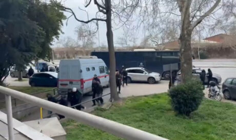 Στο Δικαστικό Μέγαρο εκ νέου οι συλληφθέντες για την επίθεση εις βάρος δημοσιογράφων στο γήπεδο της Τούμπας (βίντεο)
