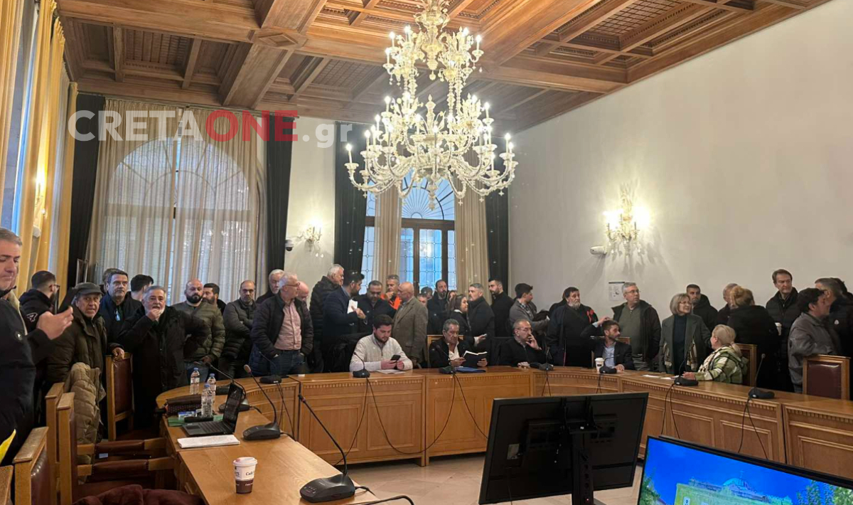 Στη Λότζια κάτοικοι Φοινικιάς-Μαλάδων για τη δημιουργία δομής μεταναστών-Το σχέδιο ψηφίσματος του Δημοτικού Συμβουλίου (βίντεο-φωτογραφίες)