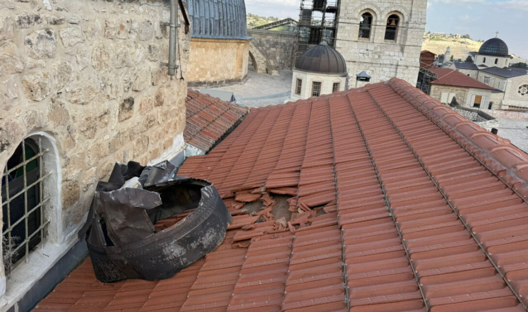 Θραύσματα πυραύλων έπεσαν κοντά στην εκκλησία του Πανάγιου Τάφου!
