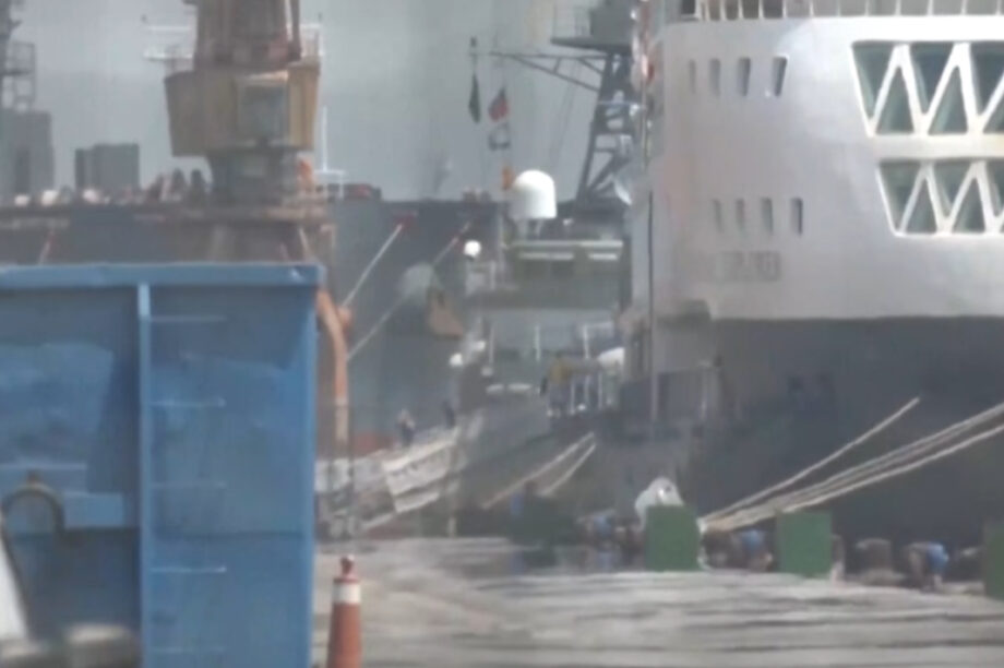 Ανασύρθηκαν πτώματα από τη θάλασσα μετά τη βύθιση του ιρανικού πλοίου ανοιχτά της Σρι Λάνκα (βίντεο)