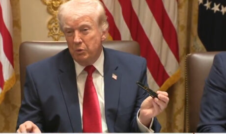 Τραμπ: Η 5λεπτη διάλεξη για... μαρκαδόρους