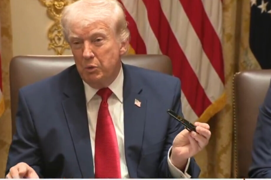 Τραμπ: Η 5λεπτη διάλεξη για... μαρκαδόρους