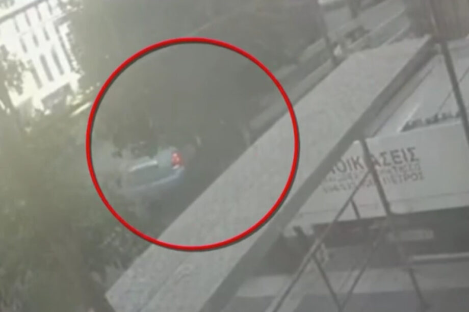 Βίντεο ντοκουμέντο από την παράσυρση και εγκατάλειψη 67χρονης στον Πειραιά