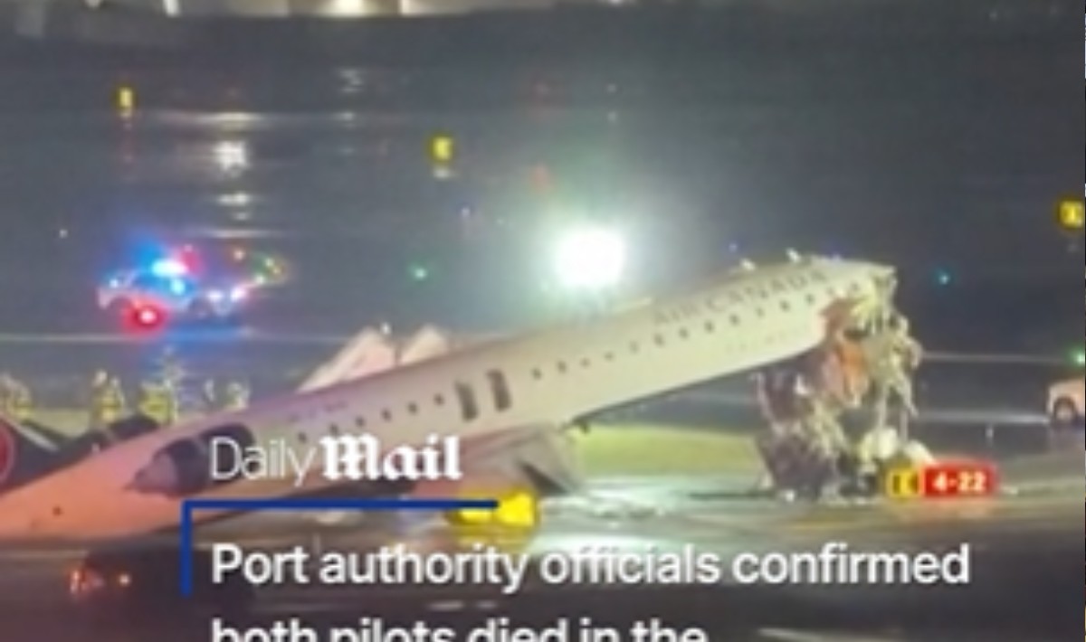Βίντεο από την σύγκρουση αεροπλάνου με πυροσβεστικό όχημα στη Νέα Υόρκη