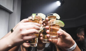 Ηράκλειο: Σχολική εκδρομή καταλήγει στο νοσοκομείο – 16χρονος κατανάλωσε ποτό από περίπτερο