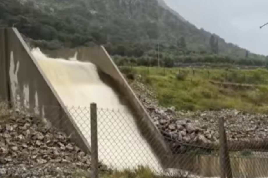 νερό βροχές φράγμα Αποσελέμη