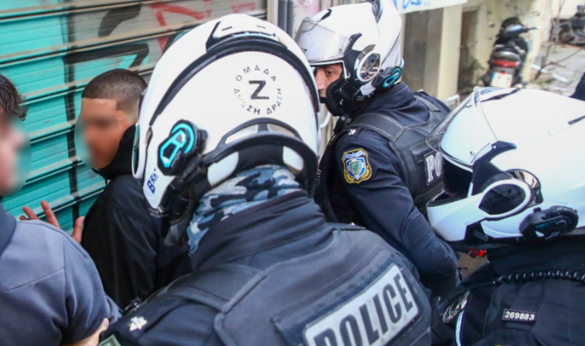 Έπεσαν πυροβολισμοί στη Νέα Μάκρη – Αναζητούνται 3 άτομα και το ΙΧ που ήταν στόχος