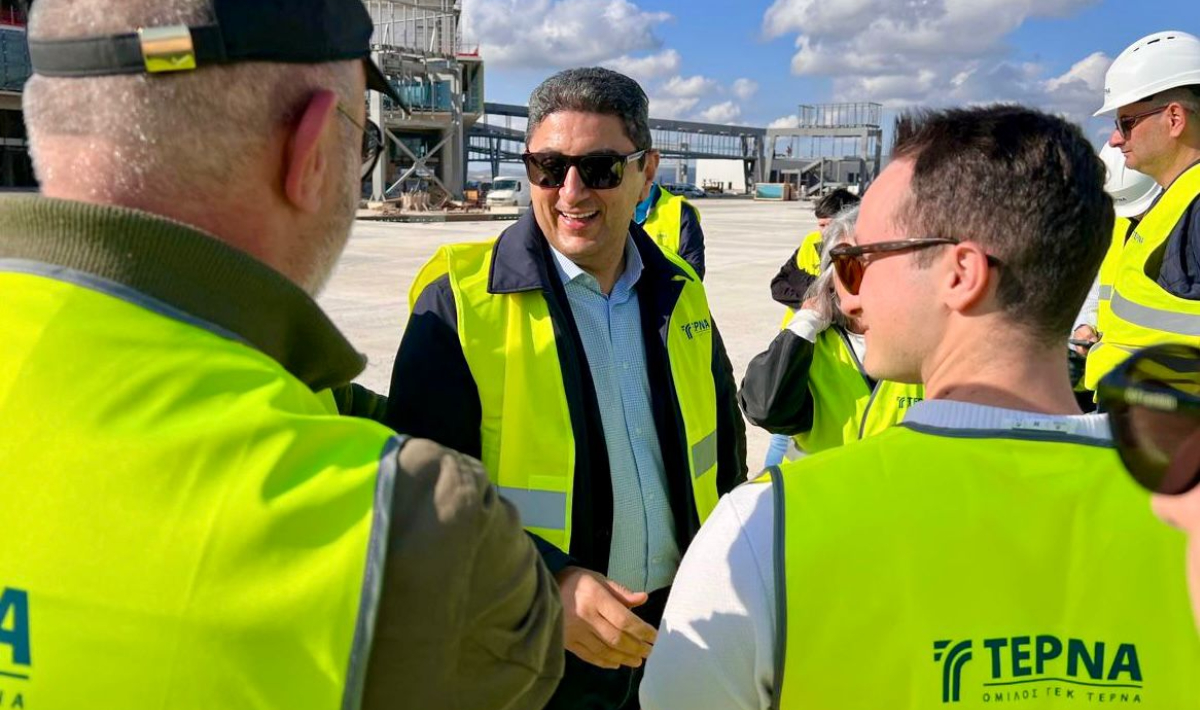 Επίσκεψη του Λευτέρη Αυγενάκη στο Νέο Διεθνές Αεροδρόμιο Καστελλίου