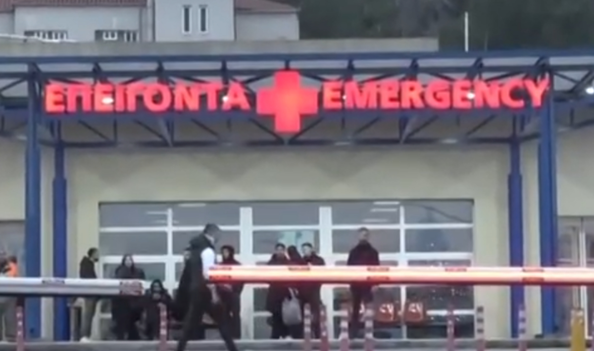 Διασωληνωμένος νοσηλεύεται ο 7χρονος που χτύπησε σε παιδική χαρά – «Είδαμε την μητέρα με την κόρη της να κλαίει» (βίντεο)