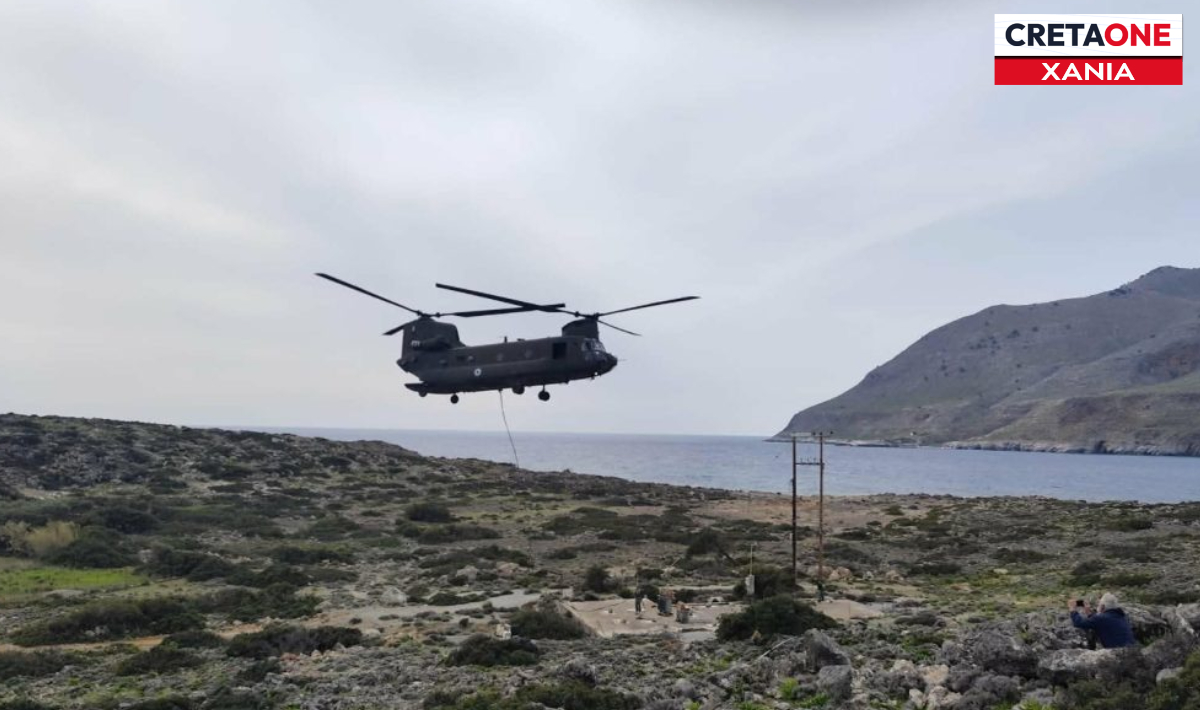 Χανιά: Με ελικόπτερο Σινούκ η μεταφορά υλικών στο Λουτρό Σφακίων (φώτο)