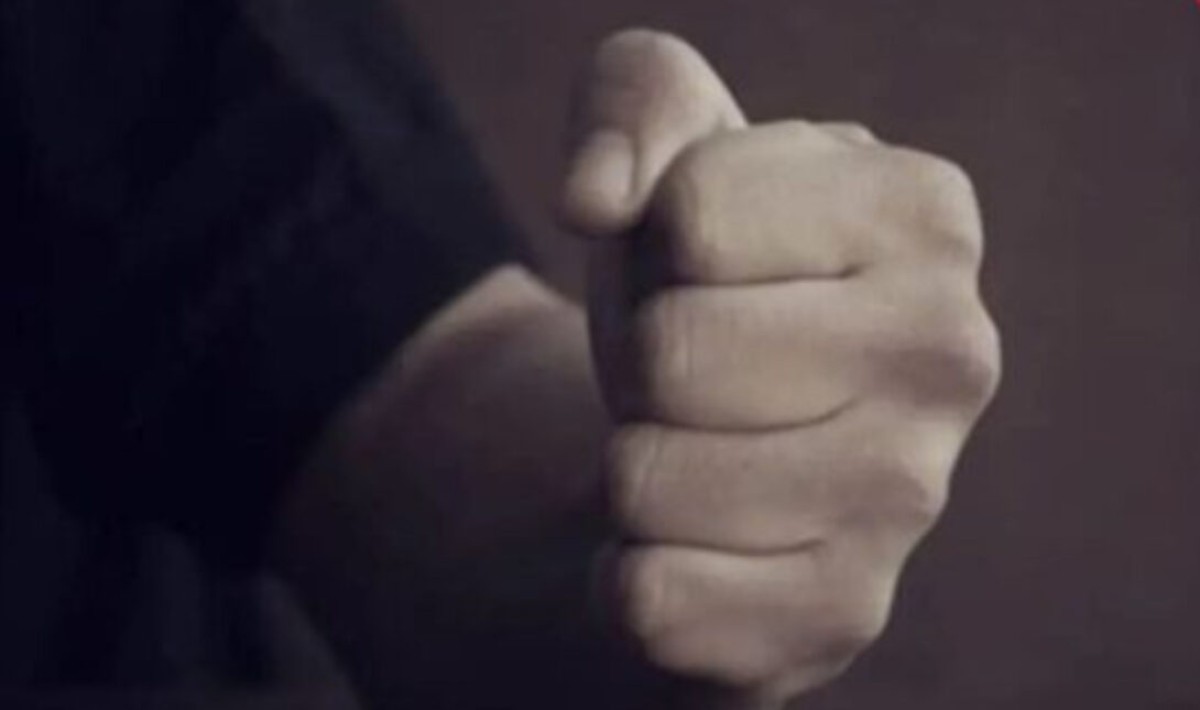 «Το παιδί μου είναι σε άσχημη ψυχολογική κατάσταση», λέει η μητέρα του 17χρονου που δέχτηκε άγρια επίθεση από τρία άτομα