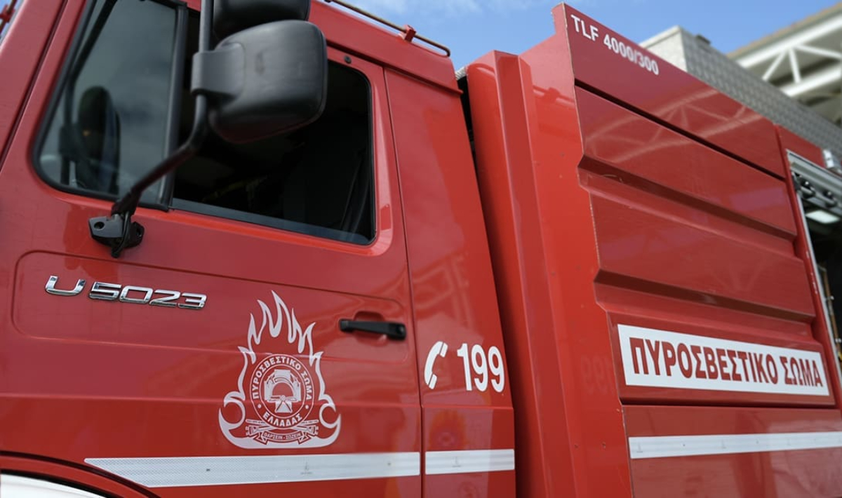 Φορτηγό τυλίχθηκε στις φλόγες κοντά στη Θεσσαλονίκη