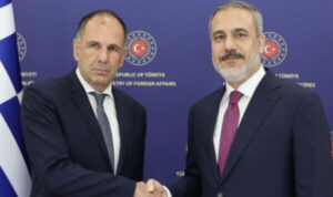 Ο Γιώργος Γεραπετρίτης επικοινώνησε τηλεφωνικά με τον Χακάν Φιντάν