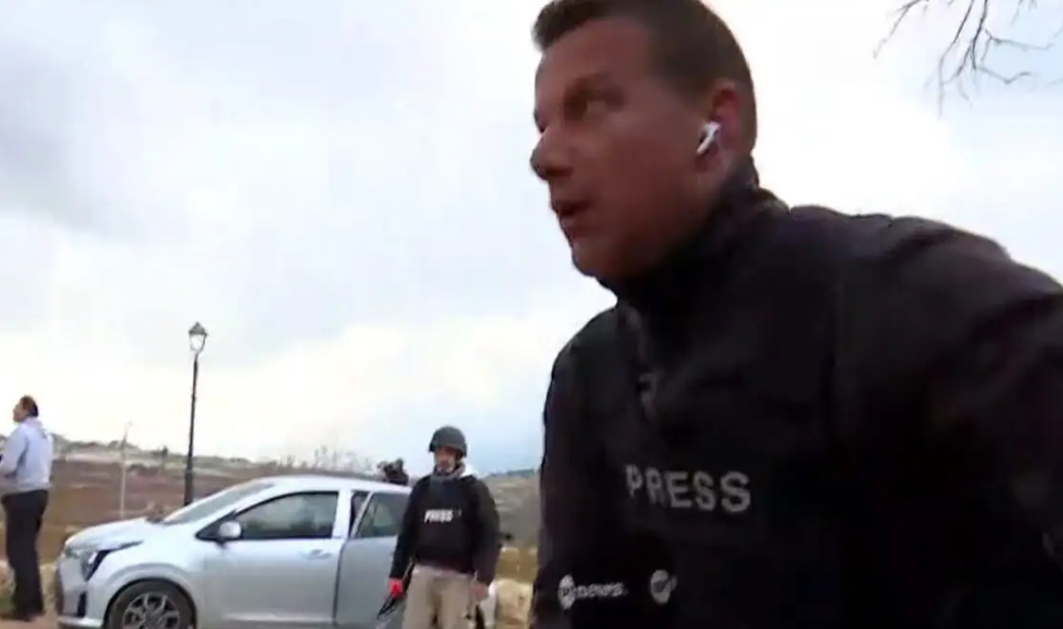 «Πρέπει να φύγουμε» – Η στιγμή που ο Γιώργος Σιδέρης με το συνεργείο της ΕΡΤ τρέχουν να σωθούν στα σύνορα Ισραήλ – Λιβάνου