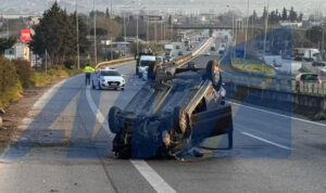 Ανατροπή ΙΧ στην εθνική οδό Θεσσαλονίκης – Μουδανιών με τραυματία έναν 20χρονο