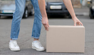 Του επιβλήθηκε «τσουχτερό» πρόστιμο επειδή πέταξε μια χάρτινη κούτα σε κάδο ανακύκλωσης – Δείτε βίντεο