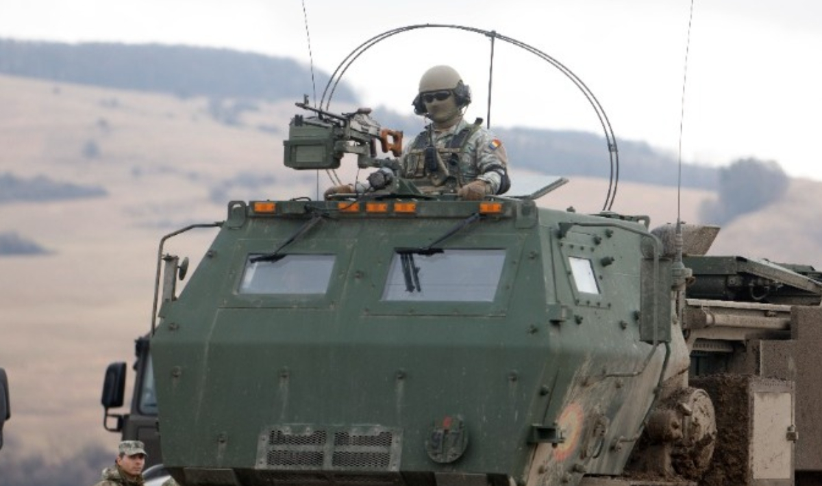 «Ναι» από τη Βρετανία στη χρήση βάσεων από τις ΗΠΑ για επιθέσεις στα Στενά του Ορμούζ