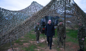 Στο αντιαεροπορικό σύστημα Patriot στα Χανιά ο Ν. Δένδιας