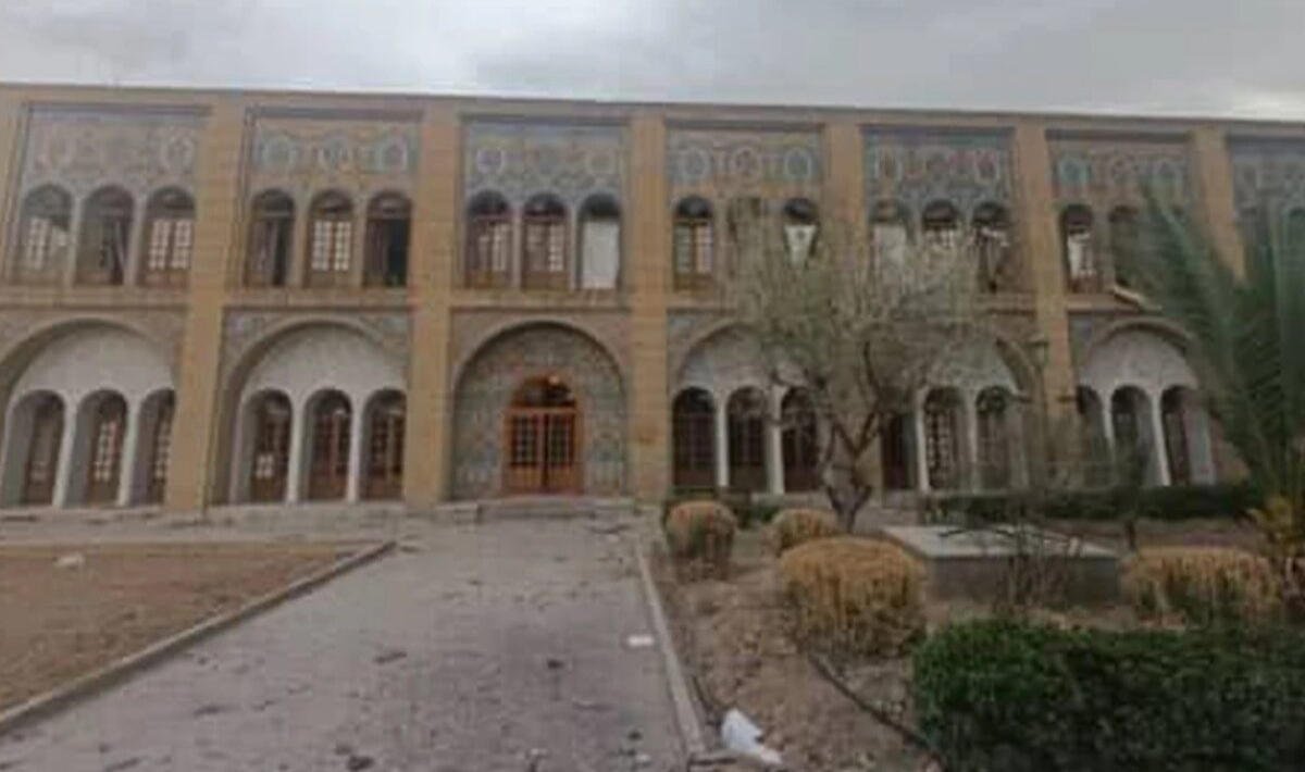 Γυαλιά-καρφιά το παλάτι Γκολεστάν στο Ιράν μετά τους βομβαρδισμούς