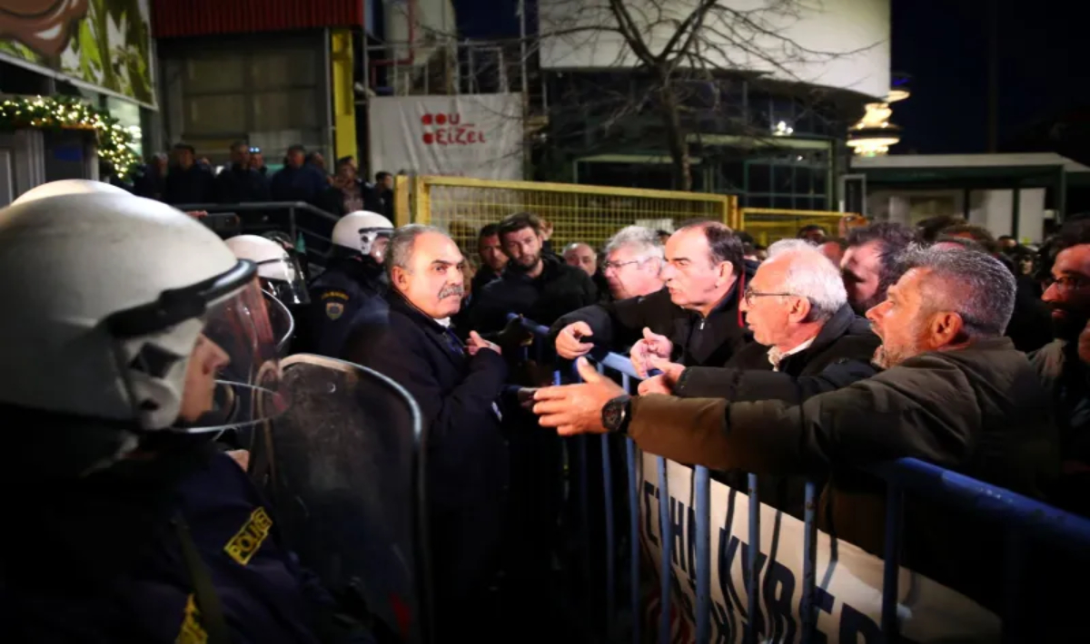 Μπλόκο της ΕΛΑΣ σε αγρότες που προσπάθησαν να μπουν στο χώρο της Agrotica