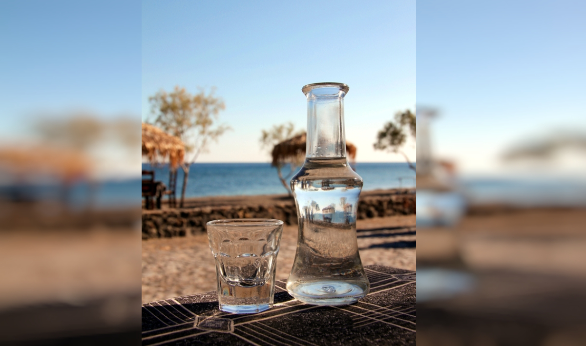 Τι είναι τελικά η Τσικουδιά Κρήτης; Η ιστορία, η ΠΓΕ και η διαφορά από το τσίπουρο