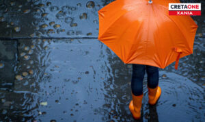 «Έριξε καρέκλες» στα Χανιά – Τεράστιες ποσότητες νερού στο Φαράγγι της Σαμαριάς