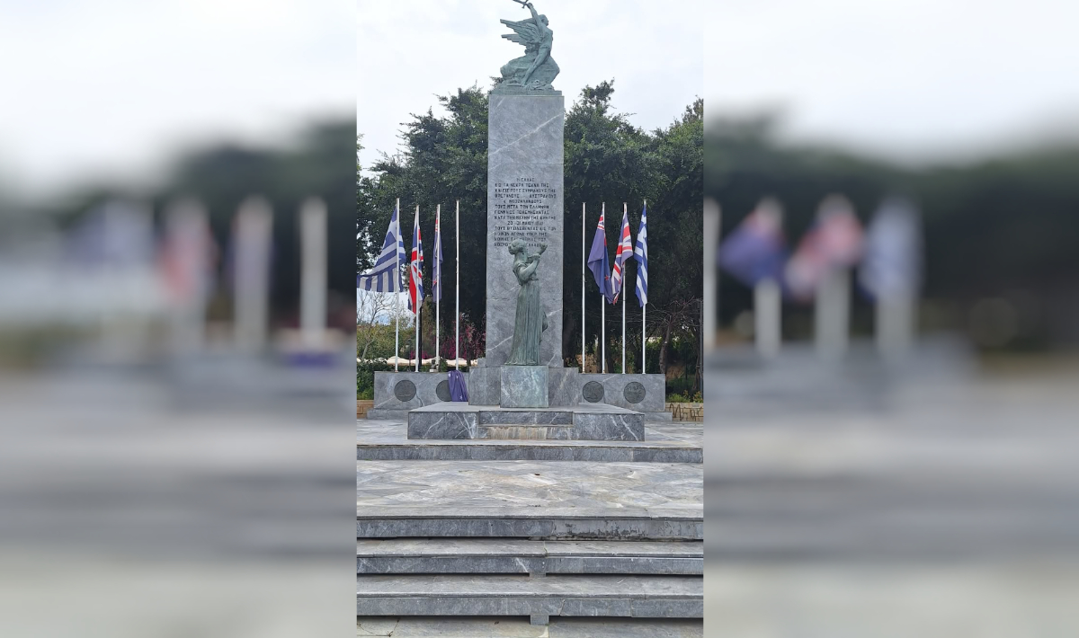 Ηράκλειο: Σκισμένες σημαίες λίγες ώρες πριν τον εορτασμό της 25ης Μαρτίου