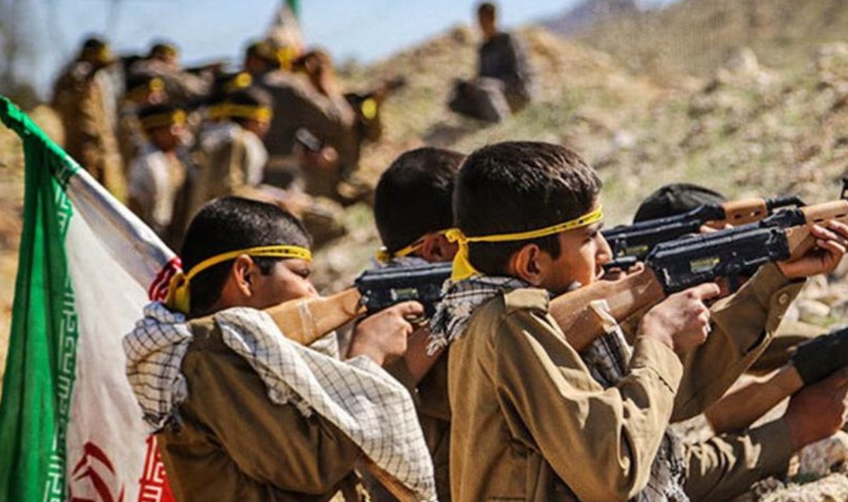 Ιράν: Ξεκίνησε η στρατολόγηση παιδιών για ένοπλες περιπολίες