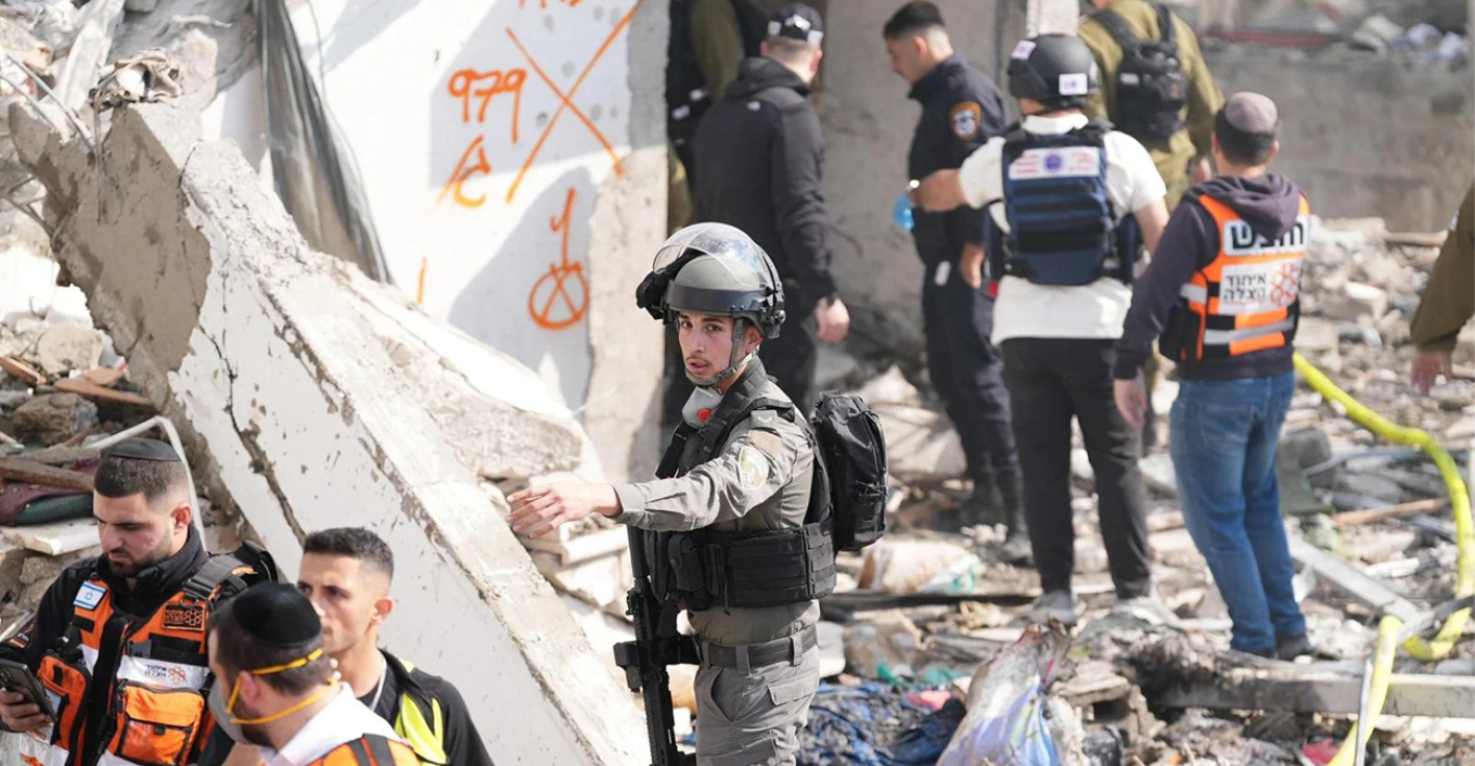 ΗΑΕ: Τρεις νεκροί από ιρανικά πλήγματα – 165 βαλλιστικοί πύραυλοι και 541 drones