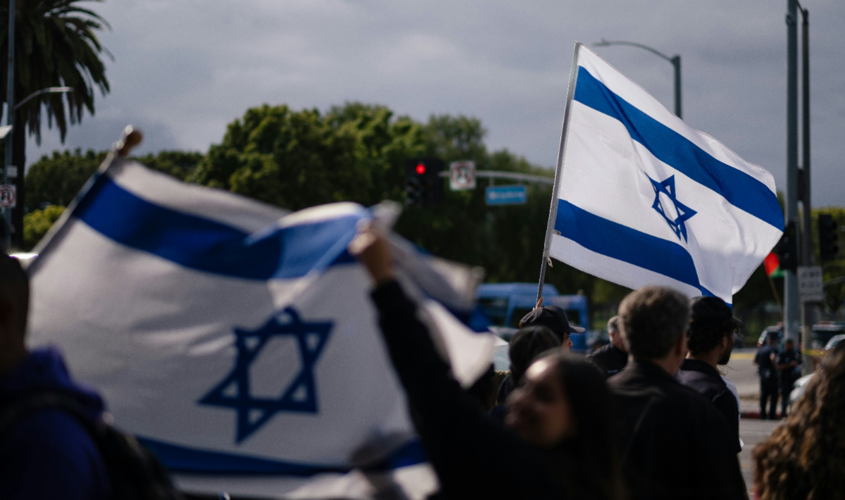 Ισραήλ: «Θα στείλουμε το Ιράν δεκαετίες πίσω αν συνεχίσει να βομβαρδίζει τις πόλεις μας»