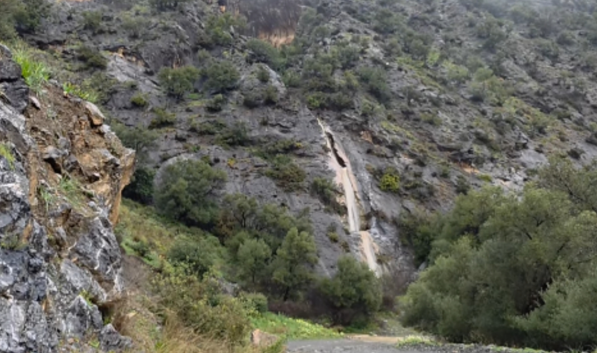Κρήτη: «Ζωντάνεψε» ο καταρράκτης Ριζόπετρου στη Μεσαρά (βίντεο)