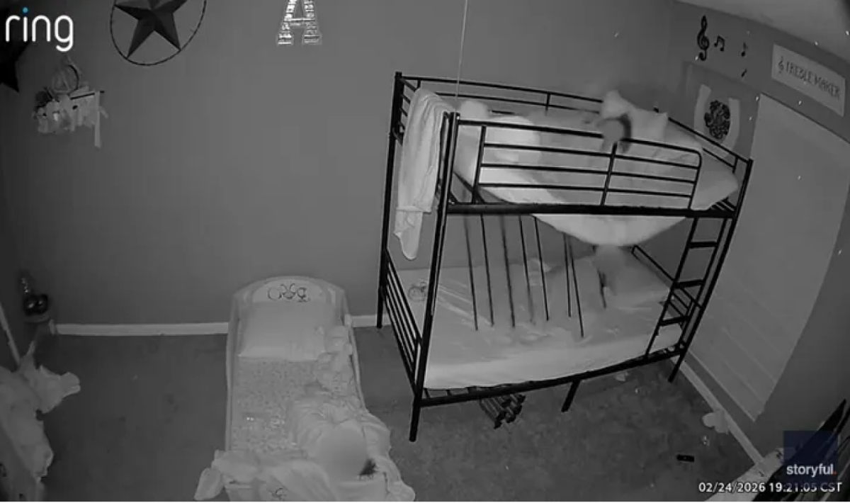 Στιγμές αγωνίας στο Τέξας: Κουκέτα κατέρρευσε πάνω σε δύο παιδιά την ώρα του ύπνου (βίντεο)