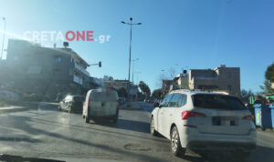 Κυκλοφοριακό χάος στη λεωφόρο Κνωσού – Δίνουν και παίρνουν οι παρανομίες προς την έξοδο για ΒΟΑΚ (φωτογραφίες)